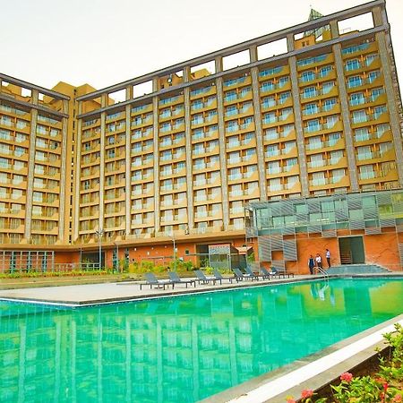 The Weekend Address Hotel Surat Ngoại thất bức ảnh
