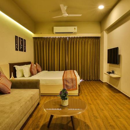The Weekend Address Hotel Surat Ngoại thất bức ảnh