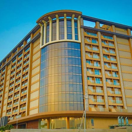The Weekend Address Hotel Surat Ngoại thất bức ảnh