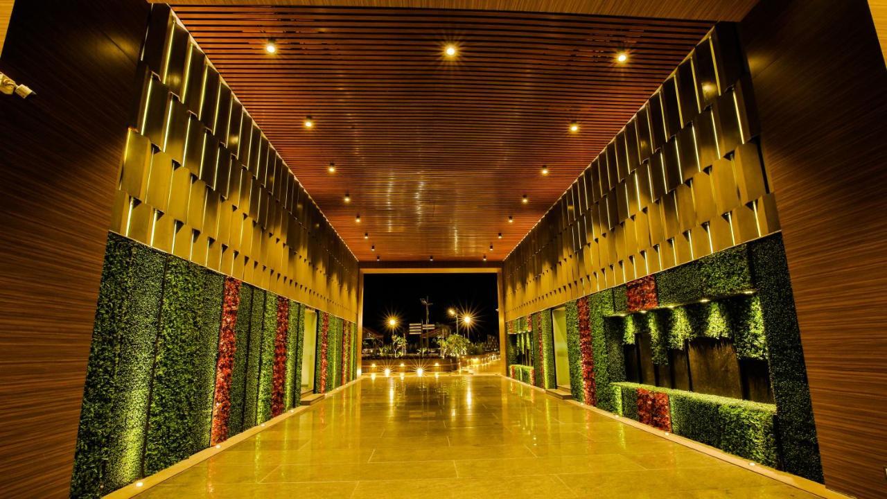 The Weekend Address Hotel Surat Ngoại thất bức ảnh