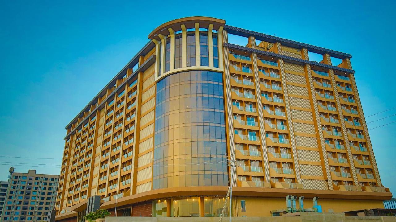The Weekend Address Hotel Surat Ngoại thất bức ảnh