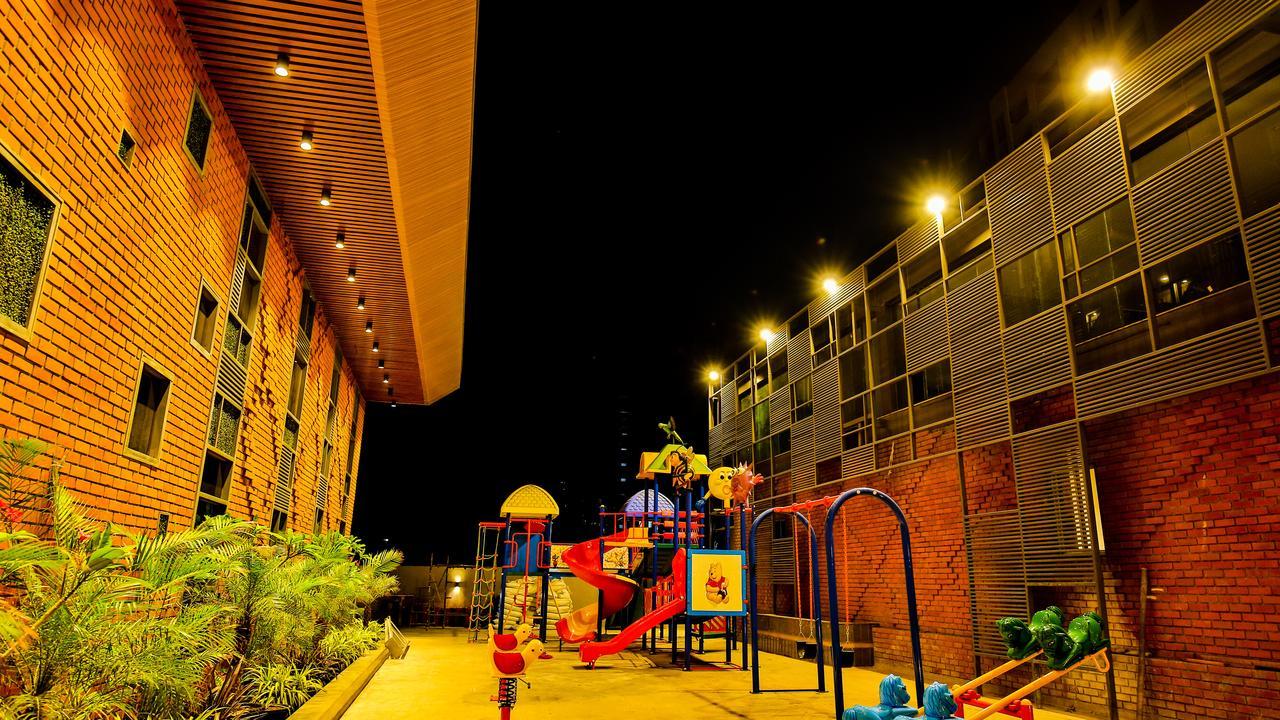 The Weekend Address Hotel Surat Ngoại thất bức ảnh