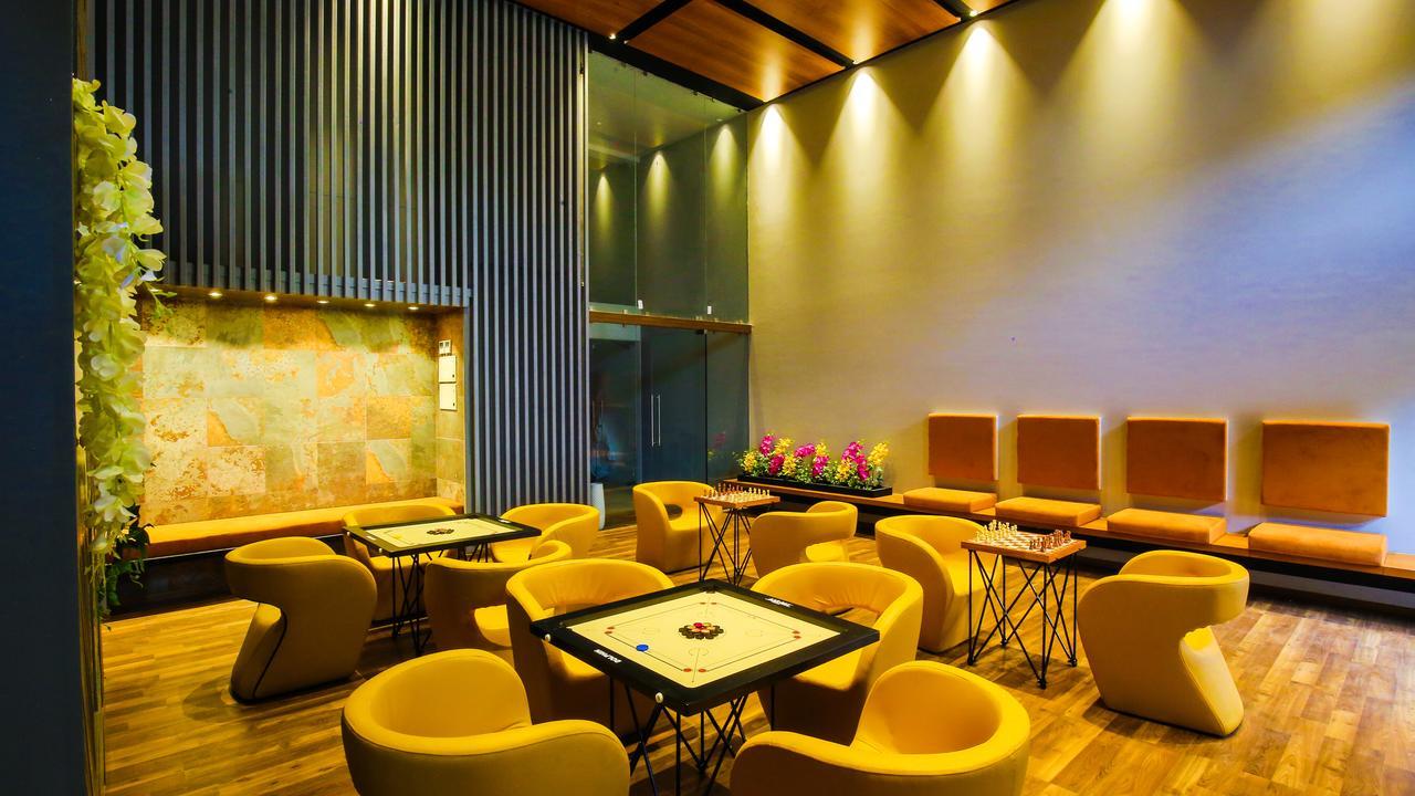 The Weekend Address Hotel Surat Ngoại thất bức ảnh