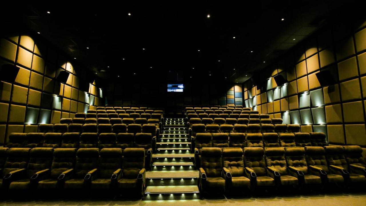 The Weekend Address Hotel Surat Ngoại thất bức ảnh