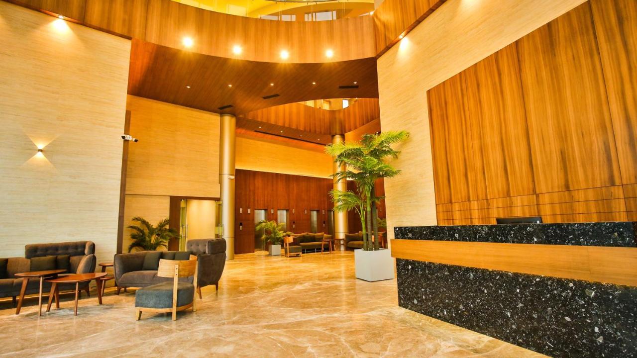 The Weekend Address Hotel Surat Ngoại thất bức ảnh