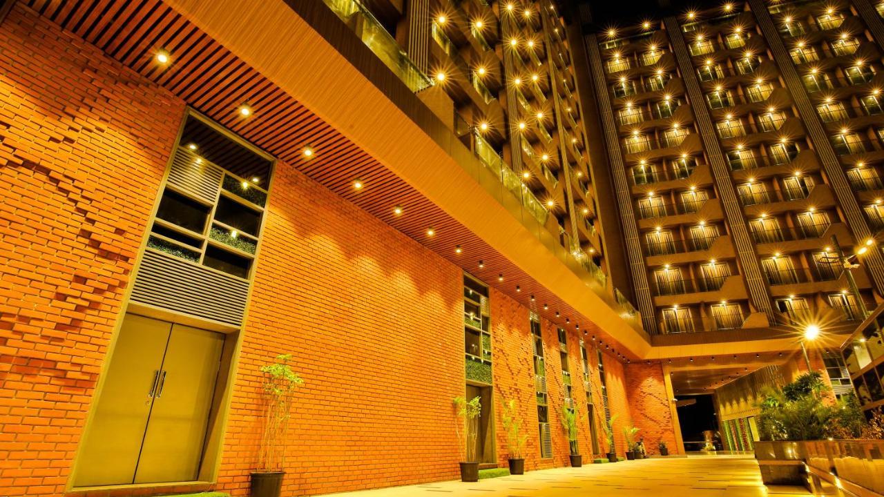 The Weekend Address Hotel Surat Ngoại thất bức ảnh