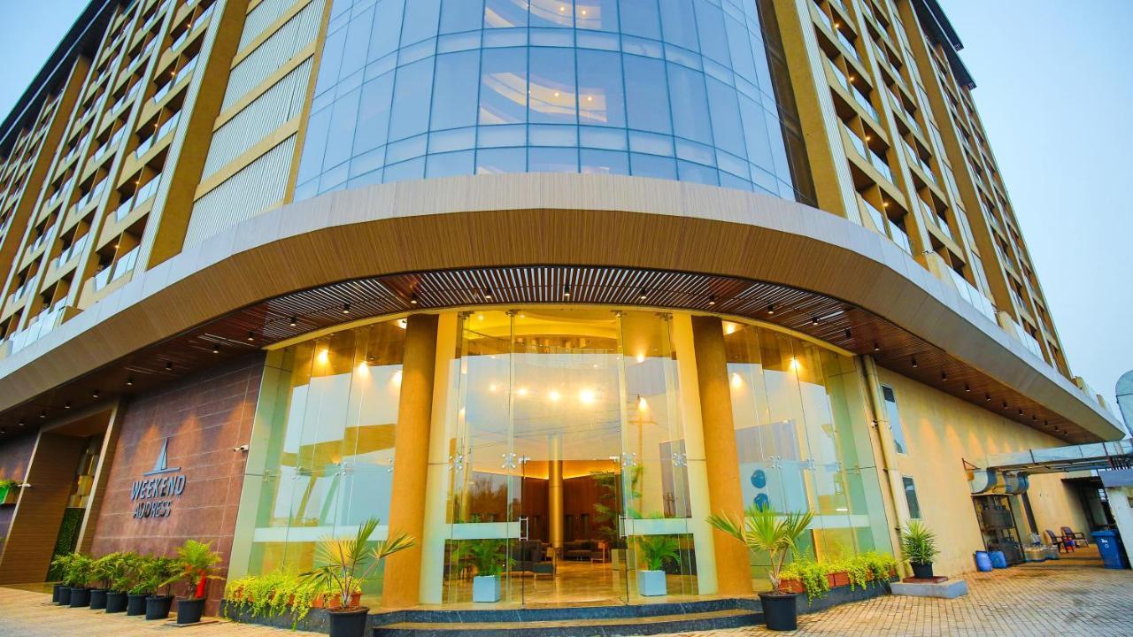 The Weekend Address Hotel Surat Ngoại thất bức ảnh