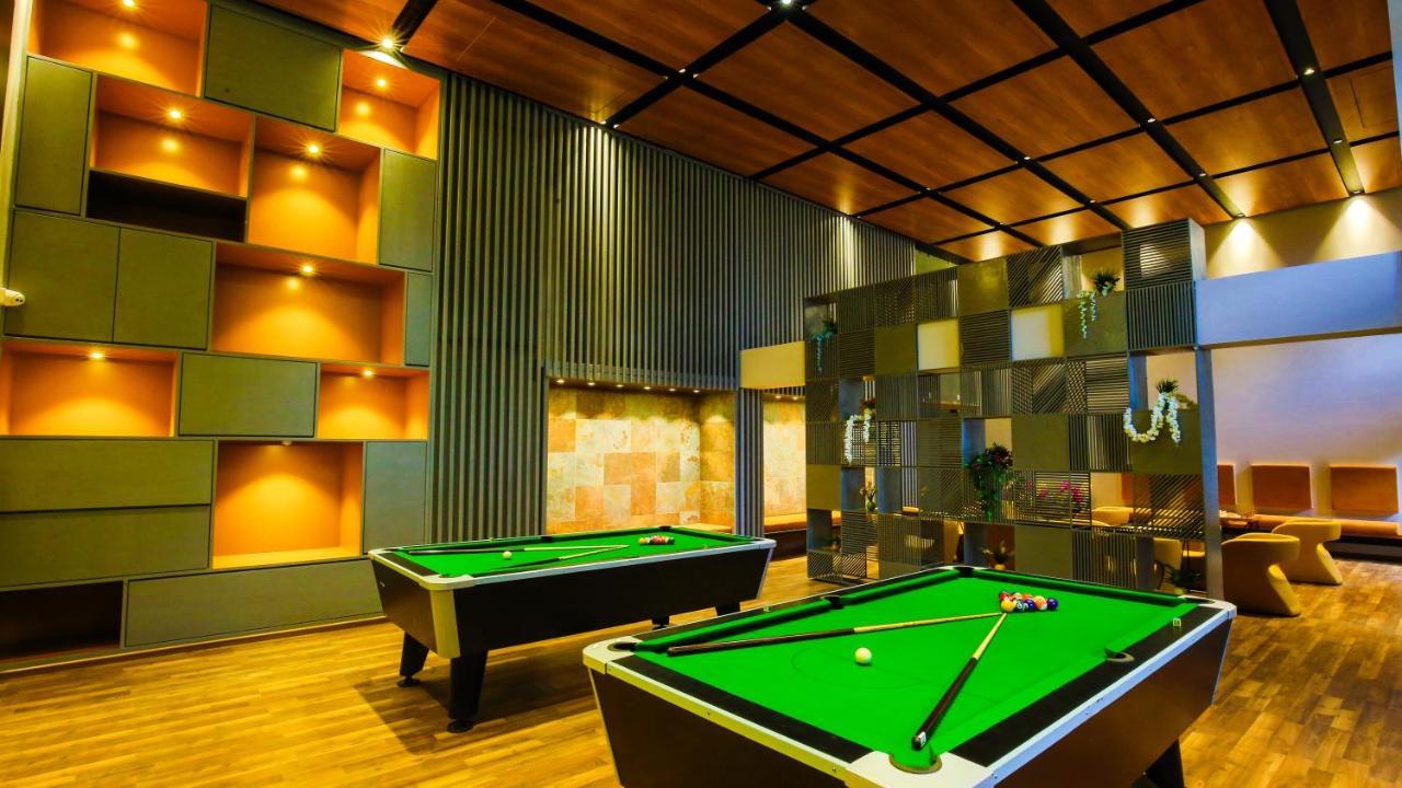 The Weekend Address Hotel Surat Ngoại thất bức ảnh