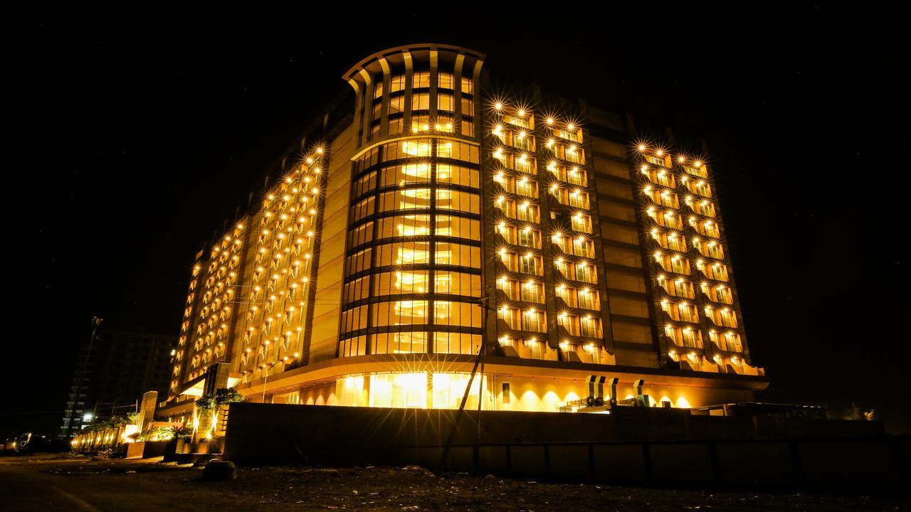 The Weekend Address Hotel Surat Ngoại thất bức ảnh