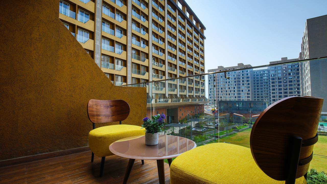 The Weekend Address Hotel Surat Ngoại thất bức ảnh