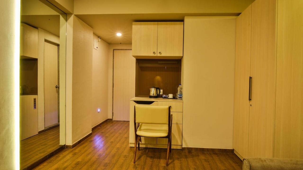 The Weekend Address Hotel Surat Ngoại thất bức ảnh