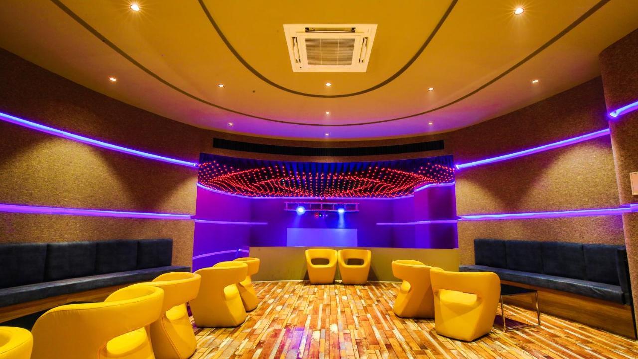 The Weekend Address Hotel Surat Ngoại thất bức ảnh